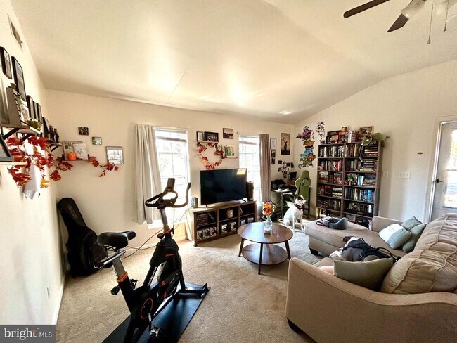 Photo - 208 Telegraph Rd