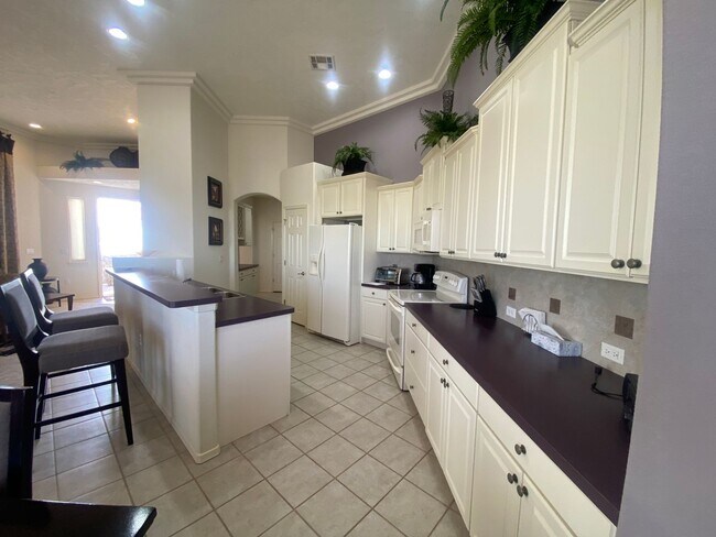 Photo - Beautiful Fully Furnished Home for rent in...