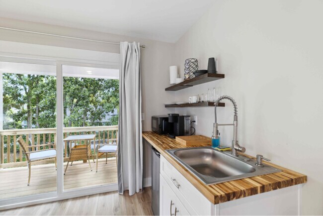 Photo - 5069 Peachtree Ave Unidad A