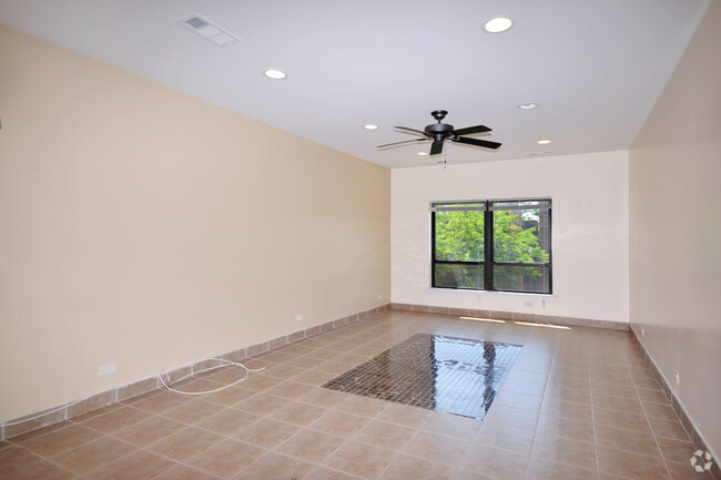 Building Photo - 940 W Windsor Ave Unit 3 Rental