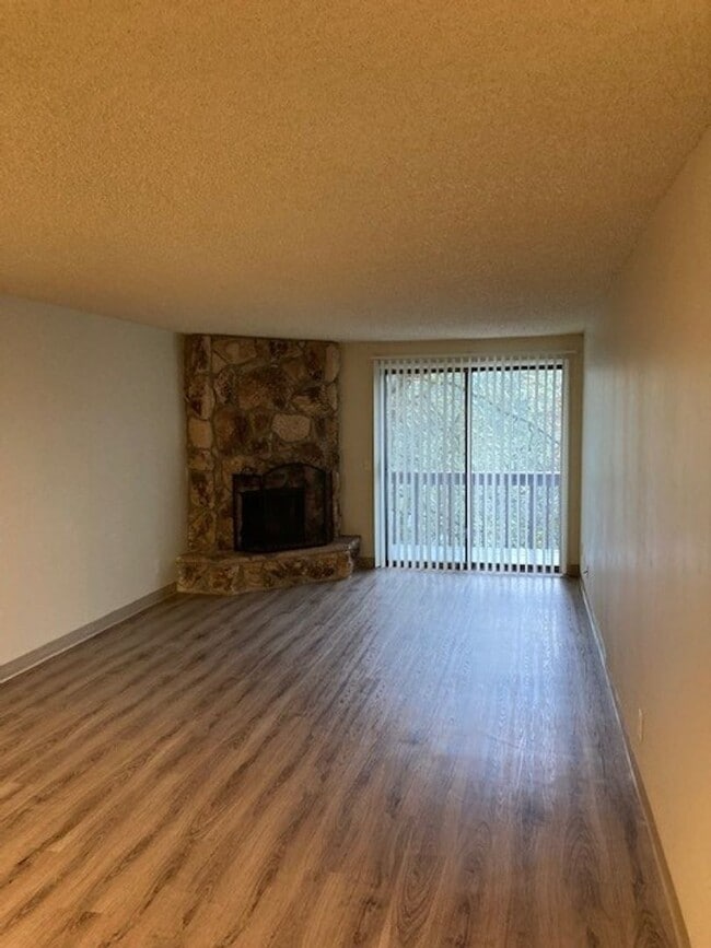 Photo - 3883 Colony Oaks Dr