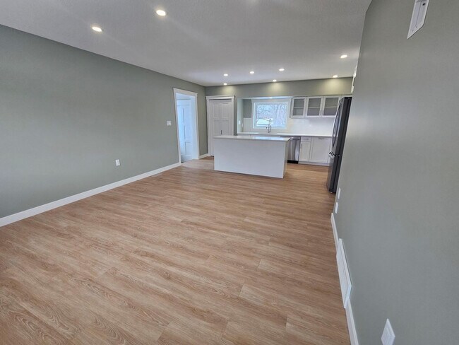 Photo - 3039 Whitmore Ave