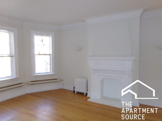 Building Photo - 918 Green Bay Rd Unit 2E Rental