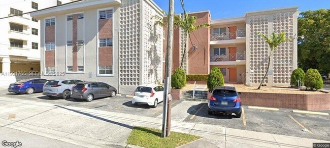 Building Photo - 141 SW 14th Ave Unit 5