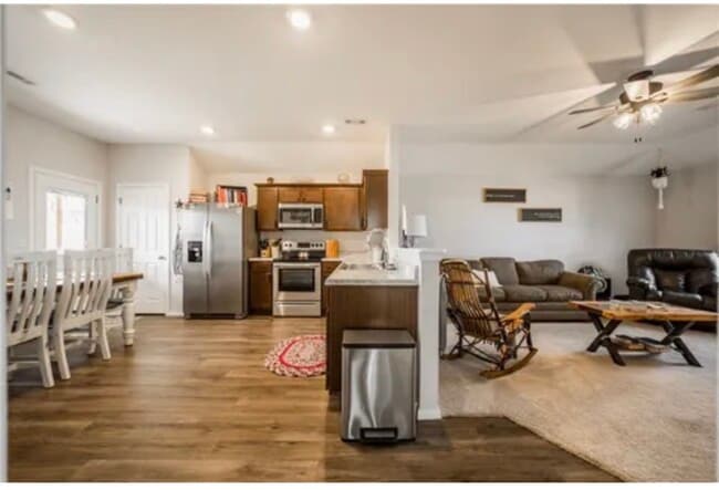 Photo - 2106 E Annette Dr