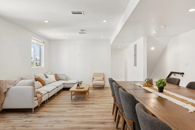 1326 W 35th Pl Unidad Private Room at 1326 W 35th Pl (9B9B)