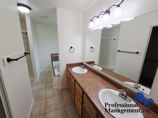 Photo - 5 bedroom in Billings MT 59105