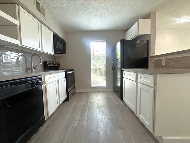 Photo - 3214 Hutchins St Unit 2