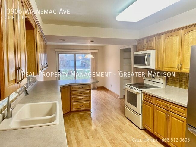 Photo - 3906 Winnemac Ave