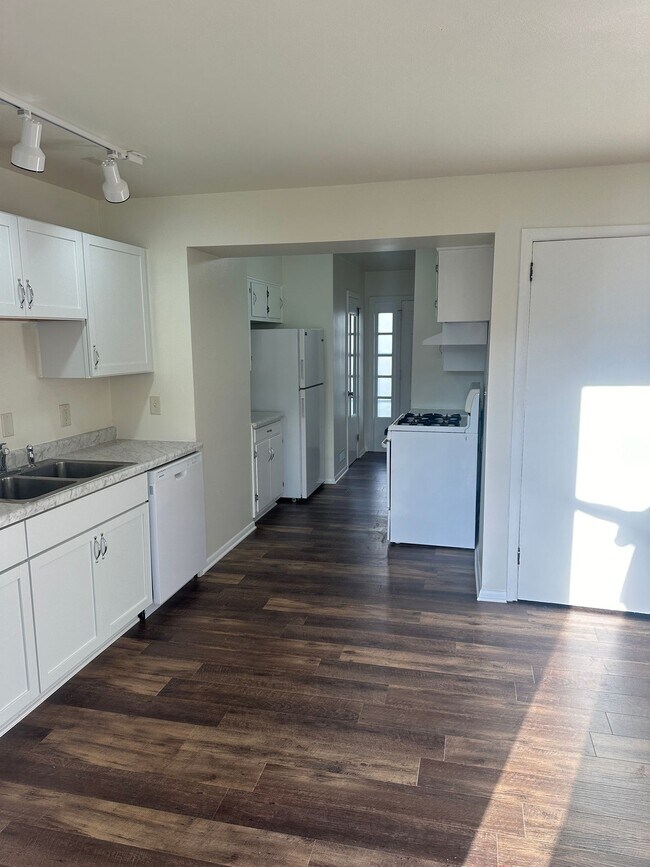 Photo - 4409-4415 Eastridge Drive