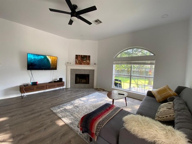 Photo - 2623 Goldfinch Dr