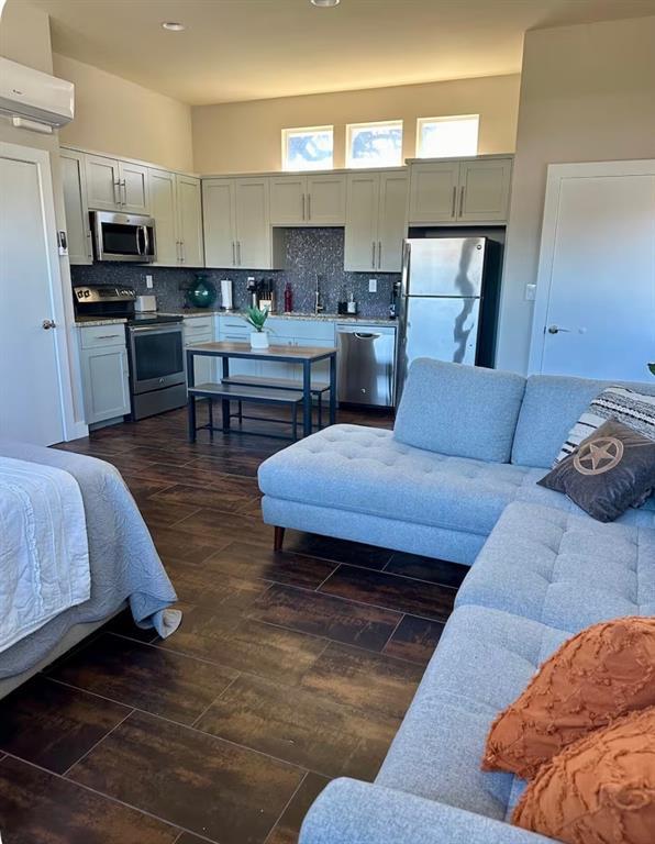 Photo - 904 Willow St