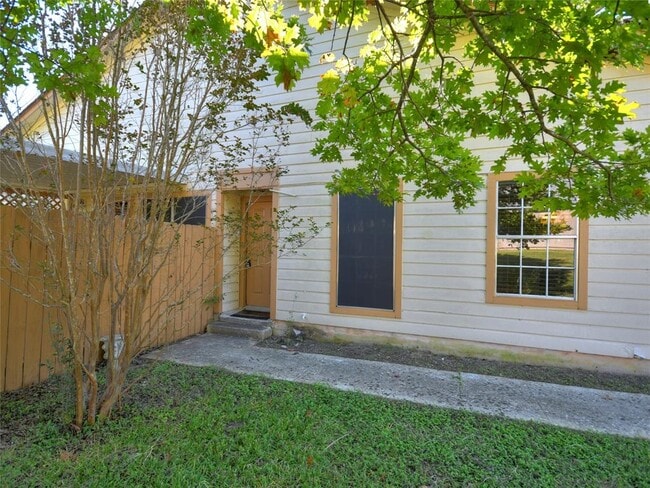 Photo - 415 Fantail Loop