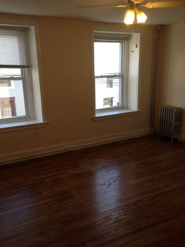 Photo - 152 East St