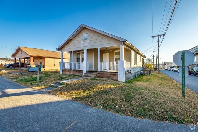 Building Photo - 3 Bedroom 2 bath home @ Southside