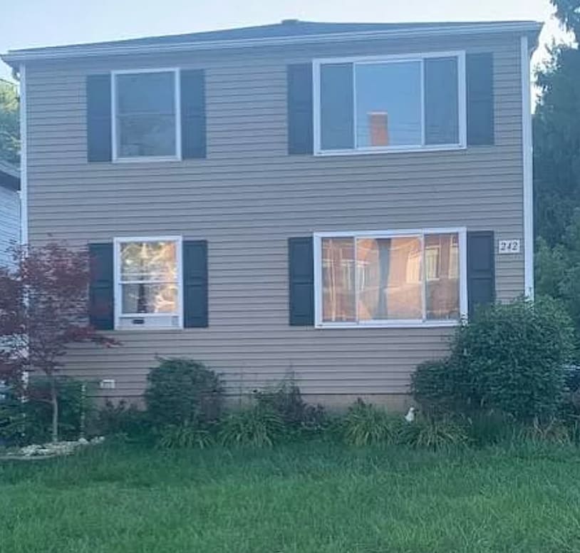 Photo - 242 Delaware St Unit Lower