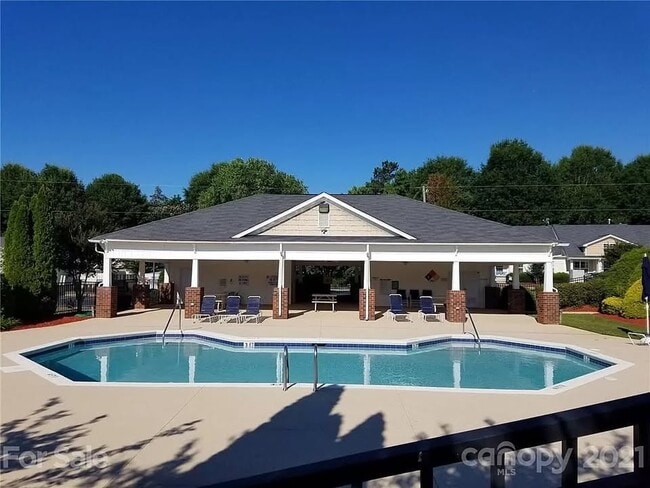 Building Photo - 2161 Shady Pond Dr