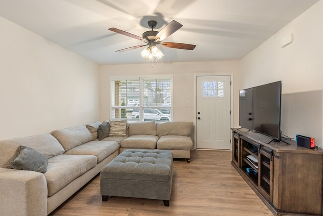 Photo - 412 Hillside Dr