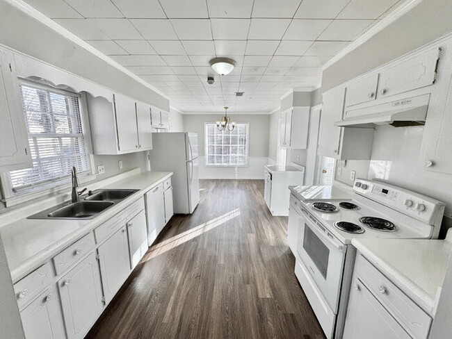 Photo - 6843 Amersham Dr