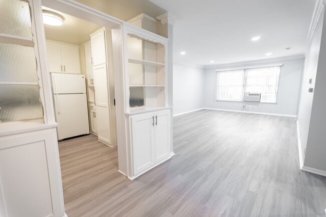 Photo - 611 Levering Ave