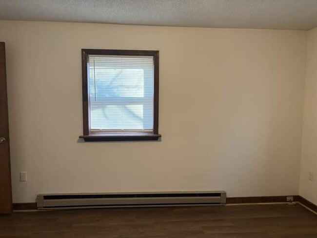 Building Photo - 10 Pine Path Ln