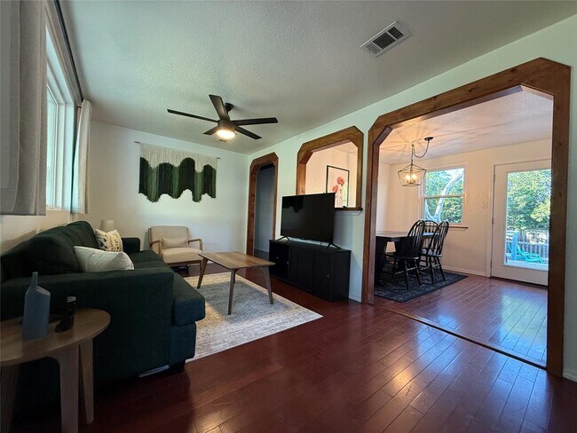 Photo - 505 E 4th St