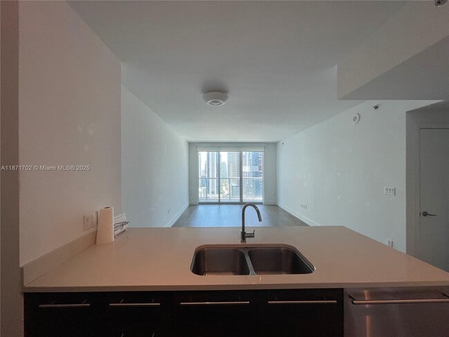 Building Photo - 55 SE 6th St Unit 3308 Rental