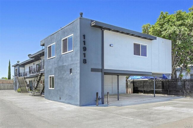 Photo - 11918 Hart St