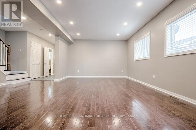 Photo - 813 Stonehaven Ave