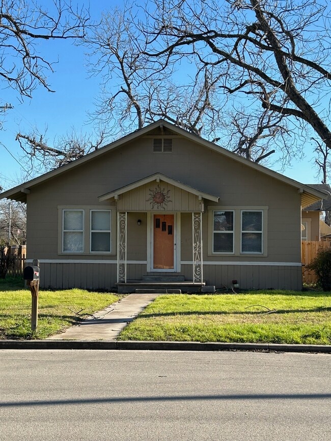 Photo - 523 E Elm St
