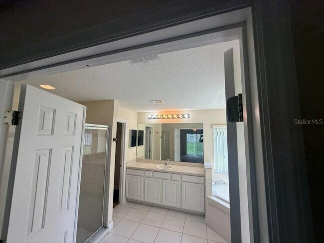 960 Chase Ct