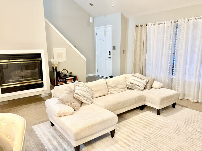 Photo - 421 Woodview Ln