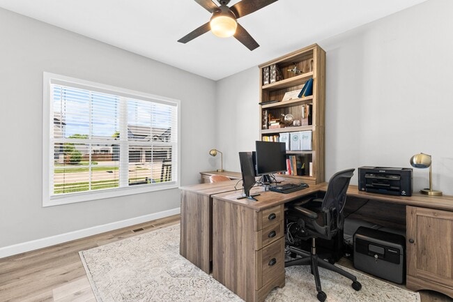 Photo - 748 Seagate Dr