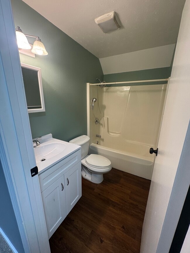 Photo - 11 Commercial St Unit Apartment 2