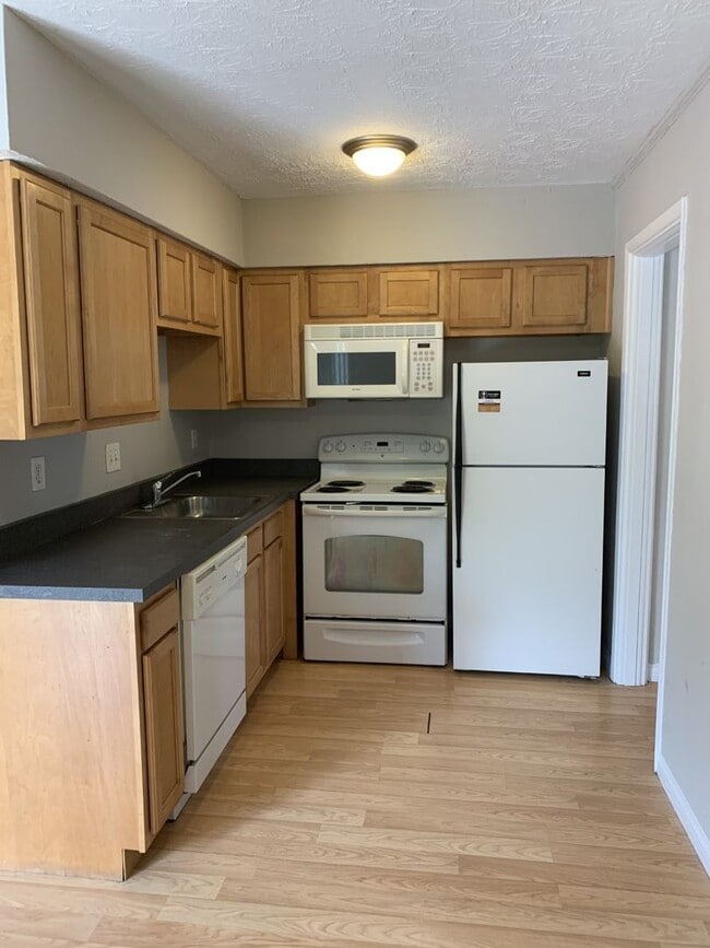 Building Photo - 551 Lowell Ave Unit 551-02