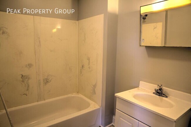 Photo - 250 1/2 W. 5th Avenue Front-