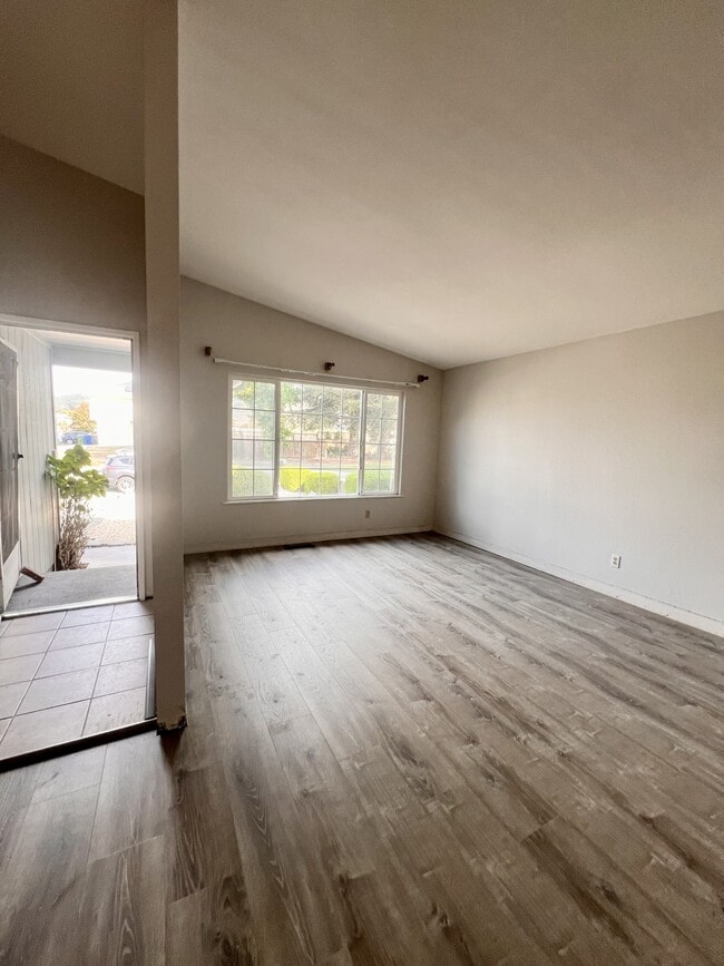 Photo - 1569 Golf Course Dr
