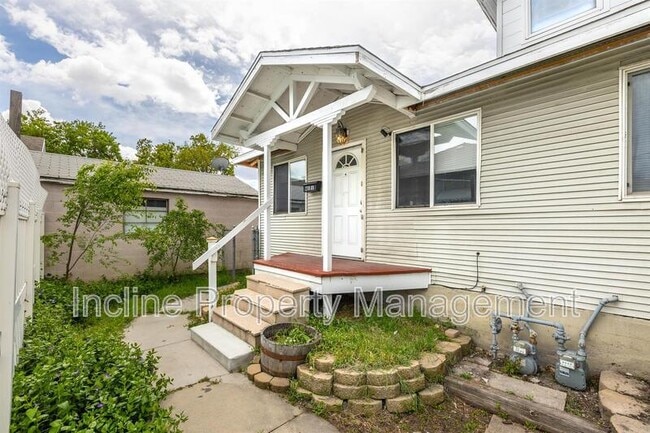Photo - 2310 S Green St Unidad #B Rental
