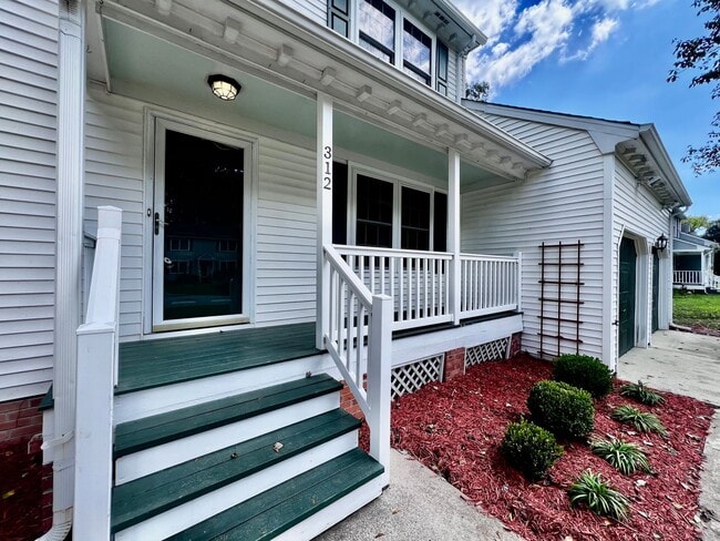 Photo - Gorgeous 4 Bedroom 2.5 Bath home in the he...