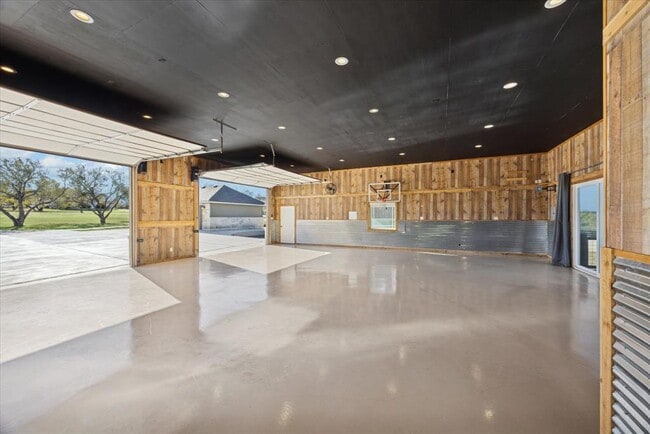 Photo - 100 Cross Trail