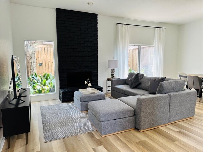 Building Photo - 1504 Southmore Blvd Rental