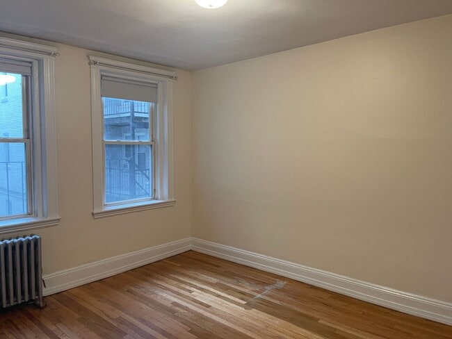 Photo - Renovated 1  bed , Sunny and Spacious, Utilities and laundry Inc Close to train 1 free Month