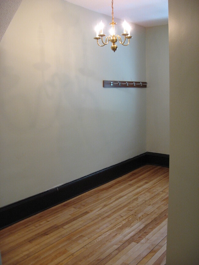 Front Hall - 2707 Delaware St SE Unit 2707