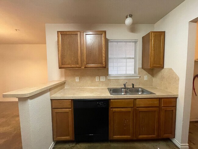 Photo - 4006 Cambridge Dr Unit # B