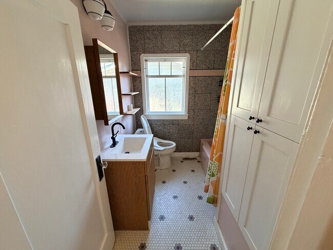 Photo - 3551 Lyon Ave