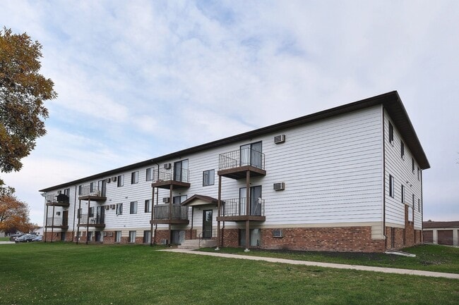 Fargo, ND Southgate Apartments | Exterior