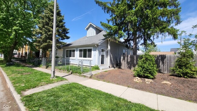 Photo - 1314 E 10th St