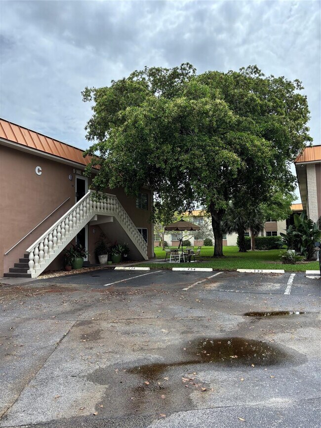 Photo - 9 NE 19th Ct Unit 102 C