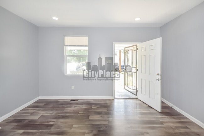 Photo - 544 W 26th St