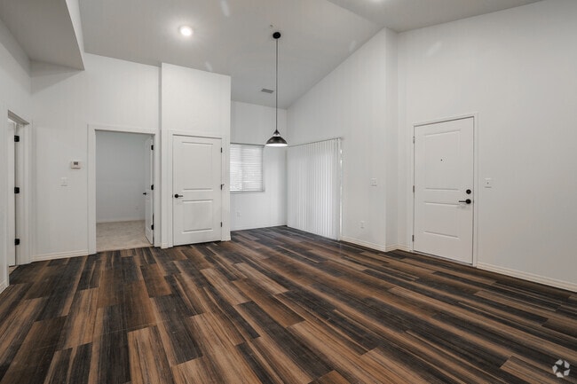 1BR, 1BA - 800SF